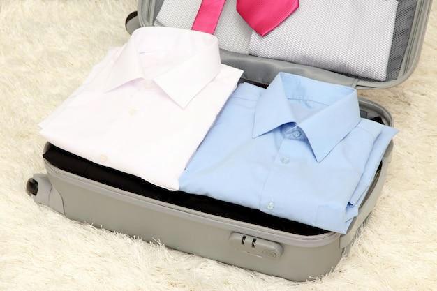 Как складывать рубашки в чемодан